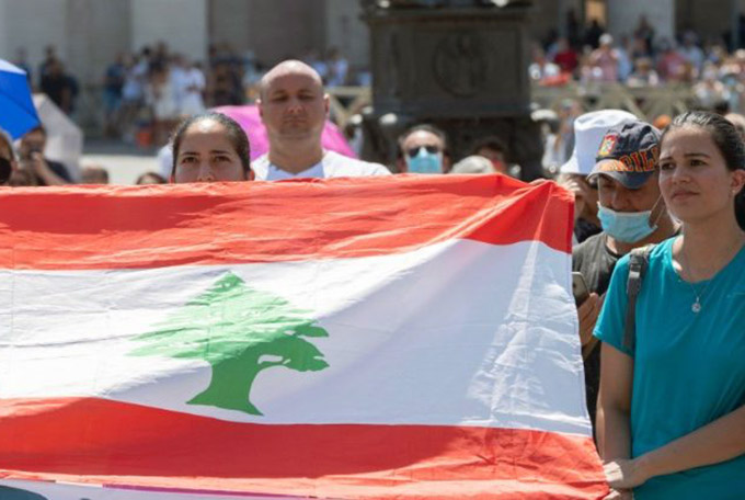 Папа призвал помочь народу Ливана