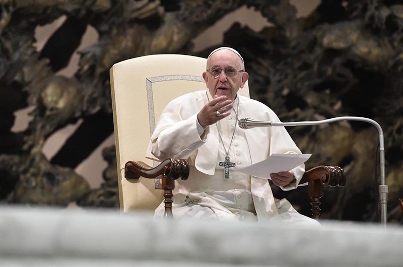 Папа Франциск: «Выходя за границы заповедей, мы уничтожаем самих себя»