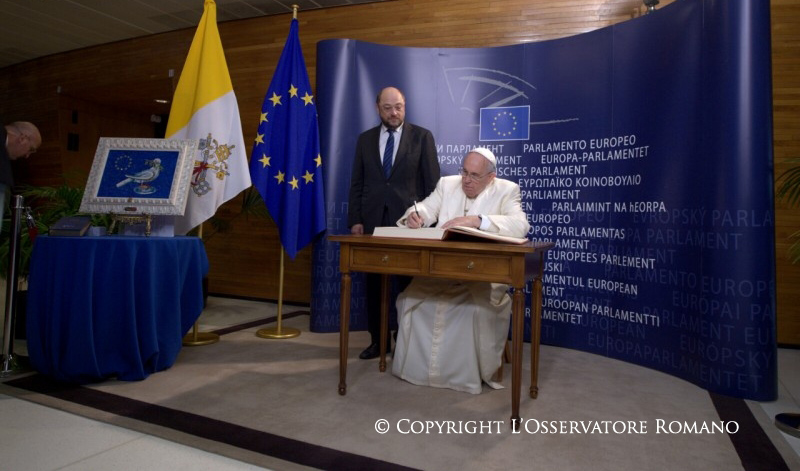 “Европа должна вновь обрести свою душу”: Папа Франциск выступил в Европарламенте