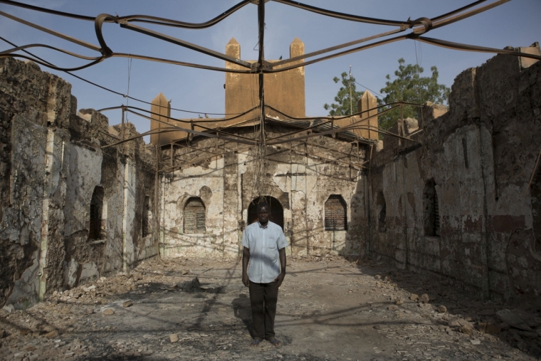 Нигер: Мессы на пепелищах