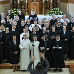 Хорватские монашествующие поют хвалу Богу