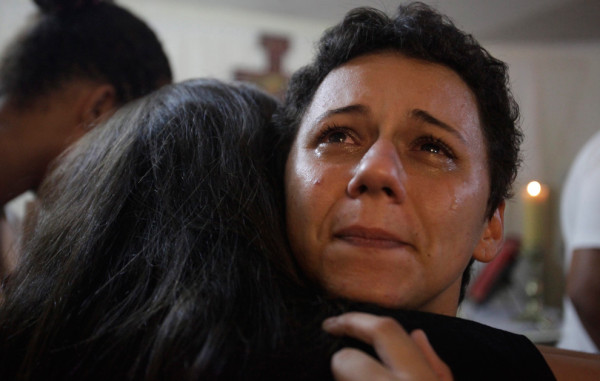 Лидиана Перейра не может сдержать эмоции после получения своего первого облачения. Фото: Ricardo Moraes/Reuters (BRAZIL)