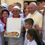 Путём Матери Терезы: в Ватикане устроили обед для бедных