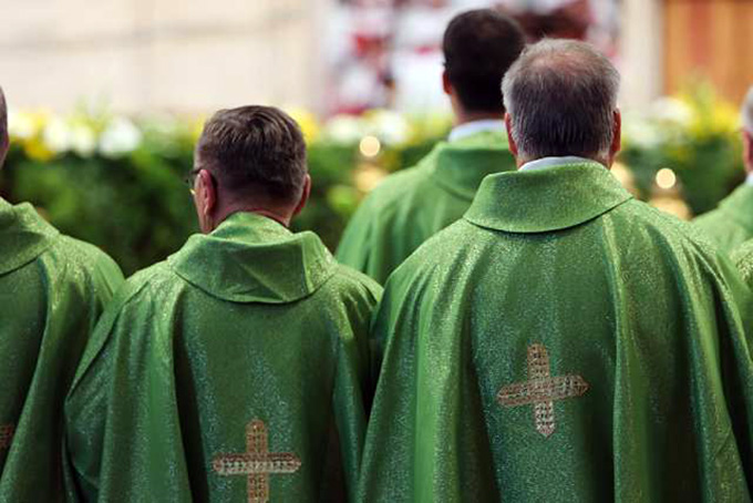 В Ирландии обеспокоены ростом числа суицидов среди священников