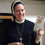 Итальянская монахиня несёт Бога проституткам