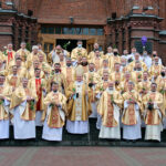 Фото: Месса освящения мира и благословения елеев в Москве