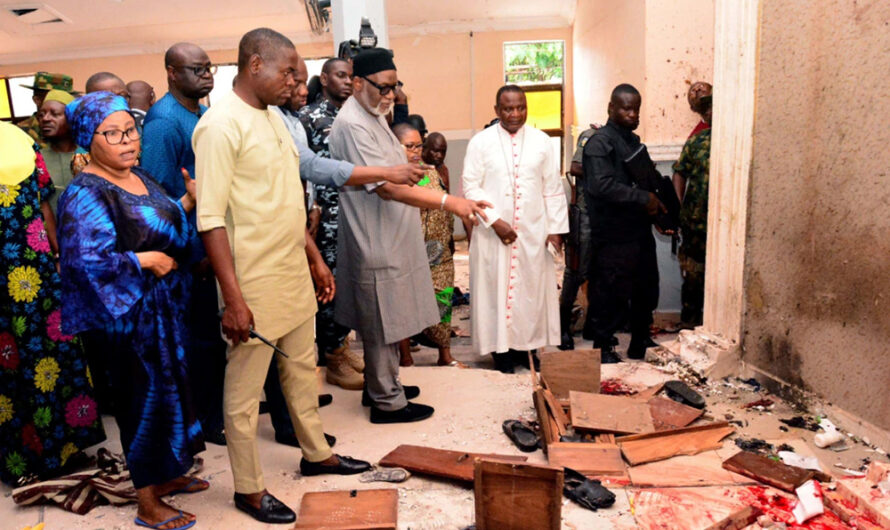 Папа молится о жертвах теракта в католическом храме в Нигерии